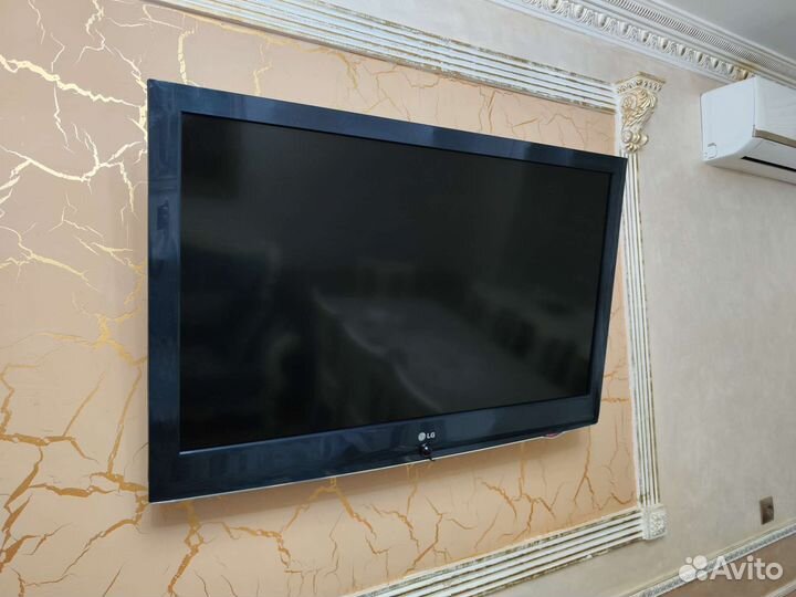Телевизор LG 107 см