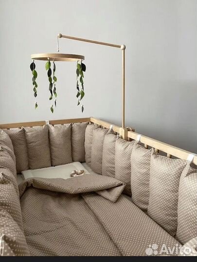 Бортики в детскую кроватку с одеялом