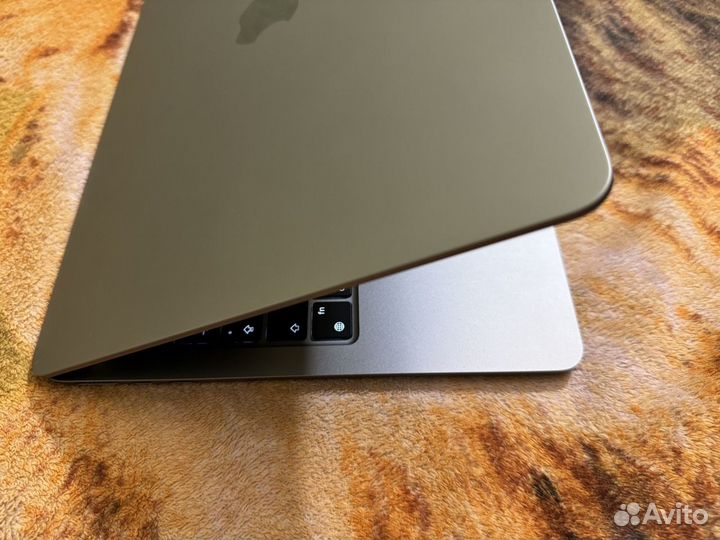 Macbook Air 13 2022 M2 16GB 512GB Рст / 11 циклов