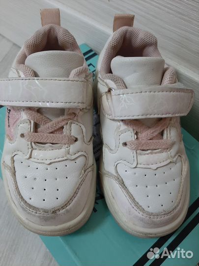 Кроссовки со светящейся подошвой 24