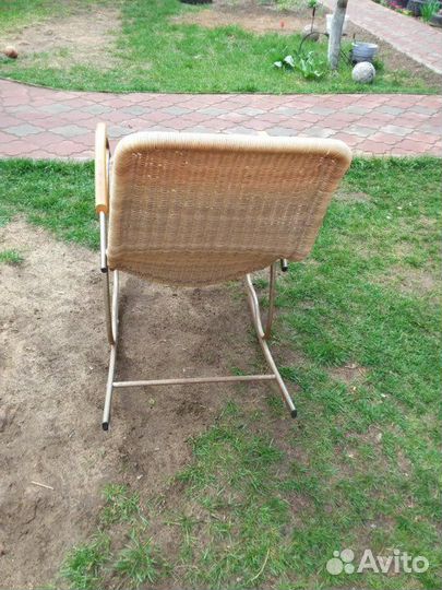 Плетеное кресло качалка