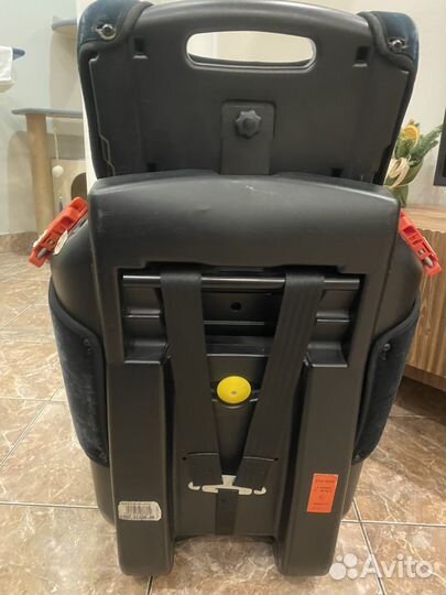 Автомобильное детское кресло recaro