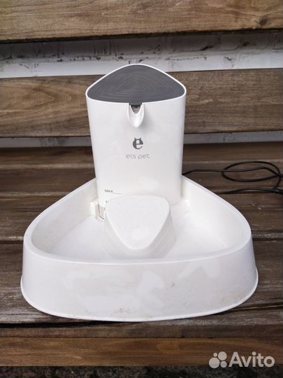 Фонтан поилка для кошек