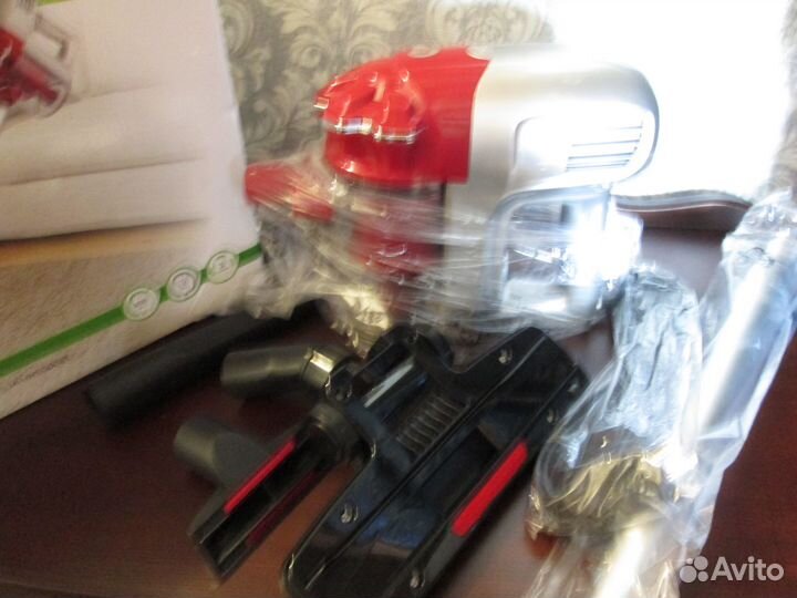 Проводной вертикальный пылесос.Новый