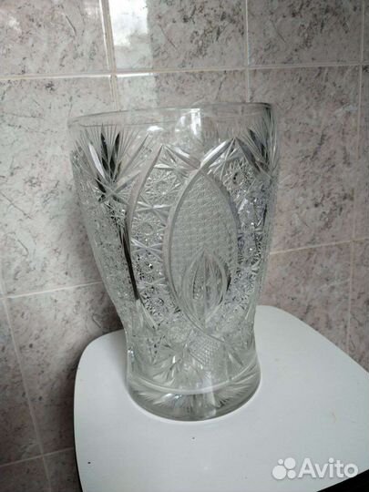 Большая хрустальная ваза