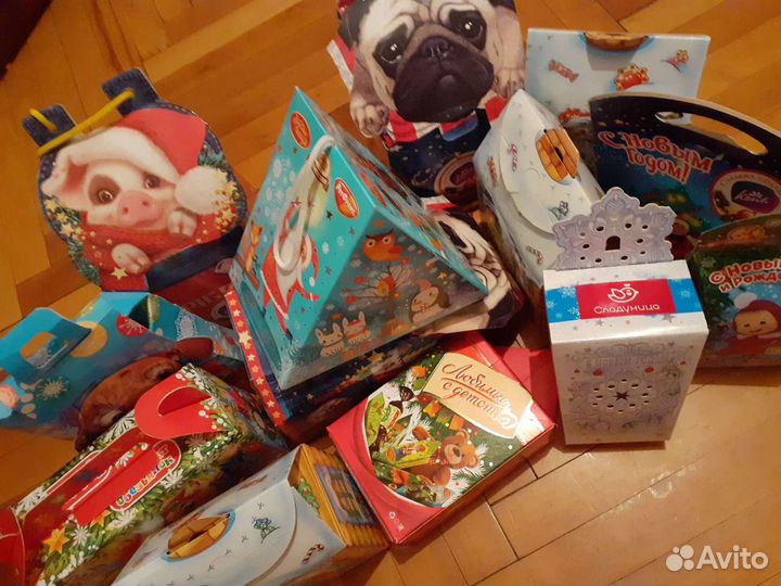 Коробка подарочная новогодняя