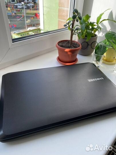 Ноутбук Samsung np-r540