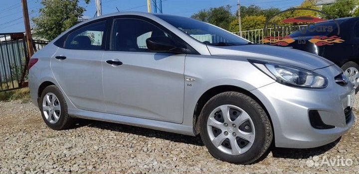 Пластиковые накладки на пороги Hyundai Solaris