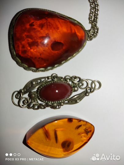 Старый кулон с камнем