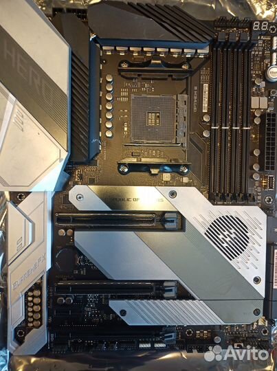 Asus ROG X 570 Crosshair viii Hero (WI-FI)