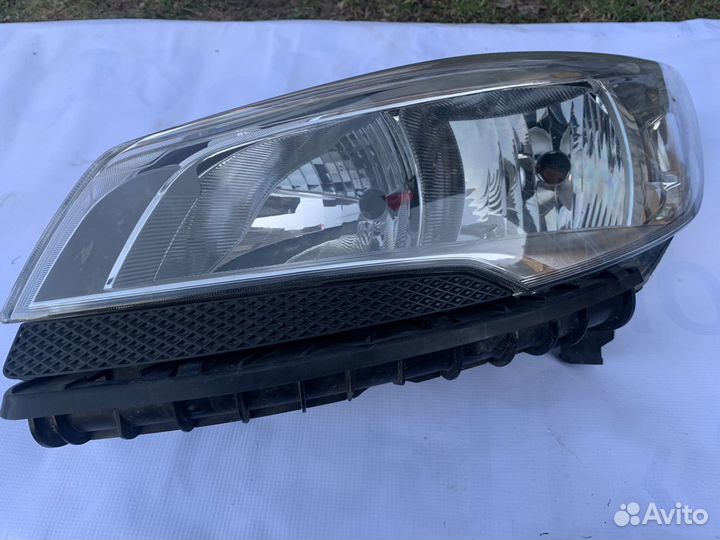 Фара левая Ford kuga 2