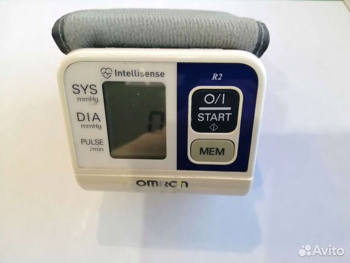 Тонометр Omron 0197 на запястье