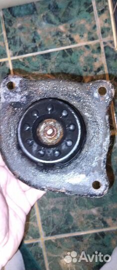 Стойка амортизатора задняя левая Ауди 100 с3