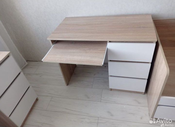 Письменный стол