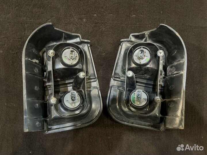 Задний фонарь в крыло Mitsubishi Space Wagon