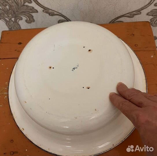 Прекрасный эмалированный тазичек