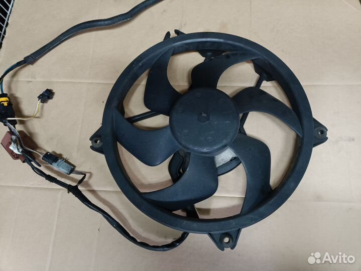 Вентилятор охлаждения Peugeot 407 Citroen c5