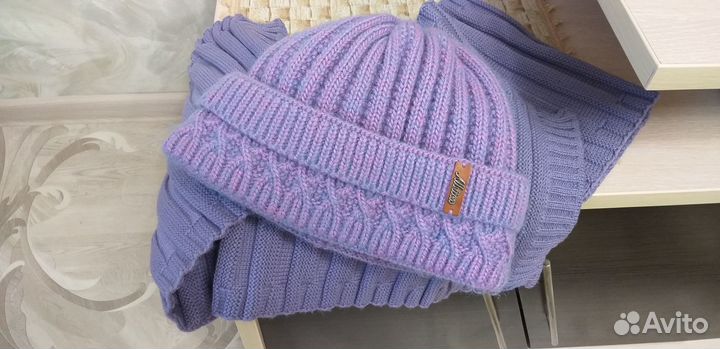 Женская зимняя шапка с шарфом