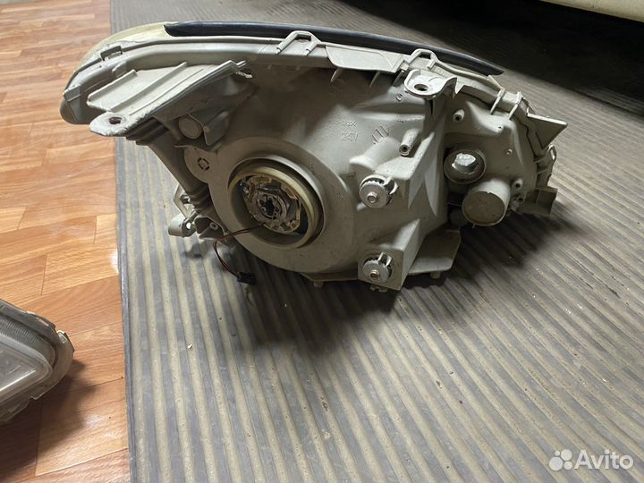 Передняя оптика на Toyota Premio