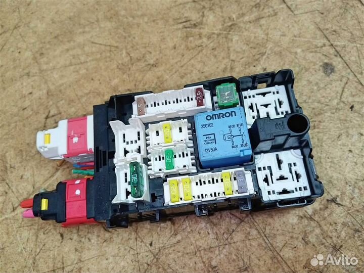 Блок предохранителей Citroen C4 B7