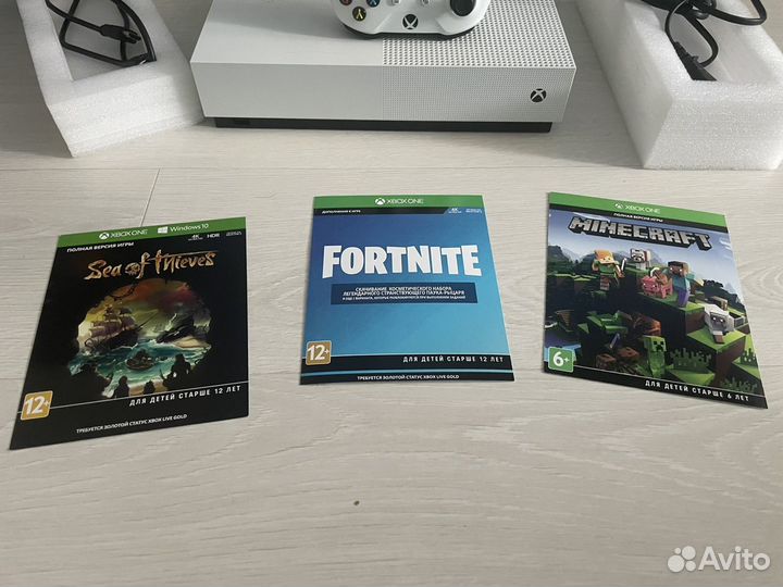 Xbox One s + Minecraft, Fortnite,Sea of thieves