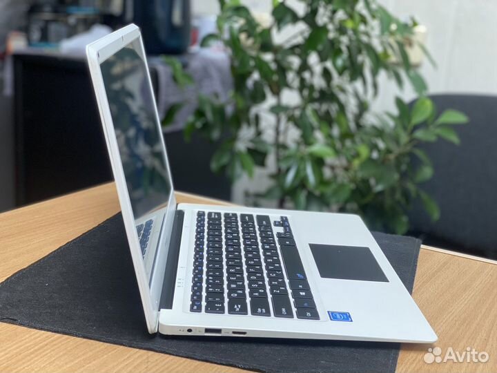 Тонкий ноутбук 4 ядра/2 озу/SSD 8 часов работы