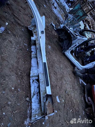 Левый порог со стойкой Infiniti Fx50 Qx70 s51