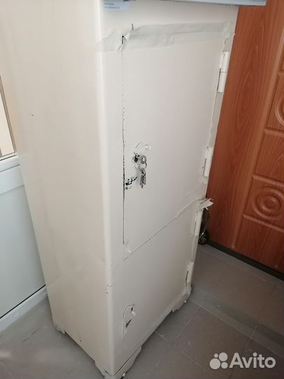 Сейф металлический