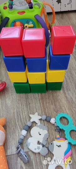Развивающие игрушки и просто игрушки