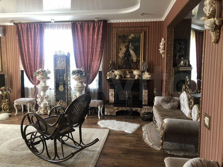 Коттедж 320 м² на участке 10 сот.