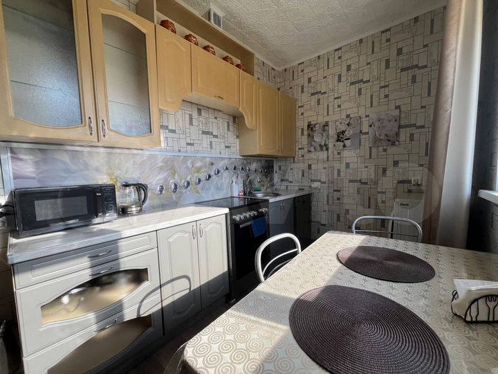 2-к. квартира, 56 м², 1/2 эт.