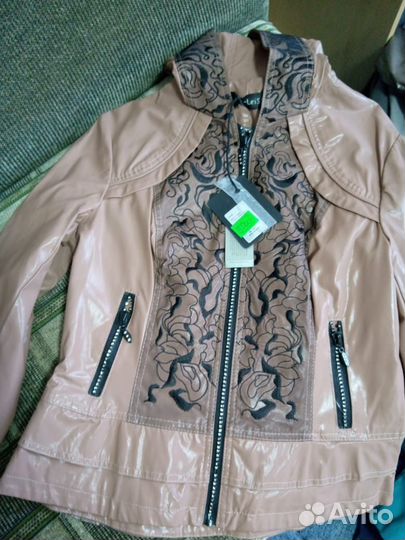 Ветровка женская