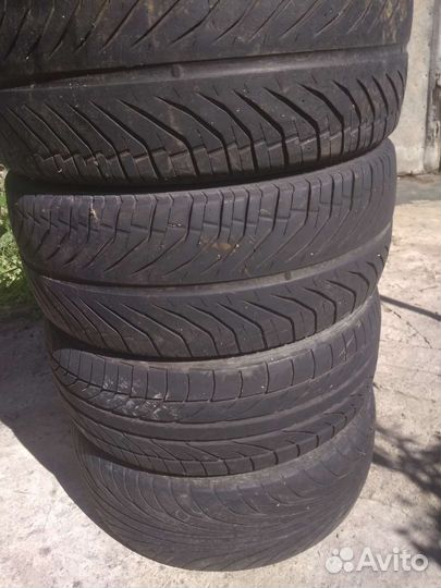 Kumho Ecsta Supra 712 215/45 R17 и 255/45 R17