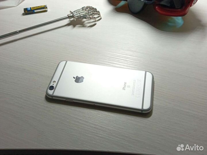 Телефон iPhone 6s