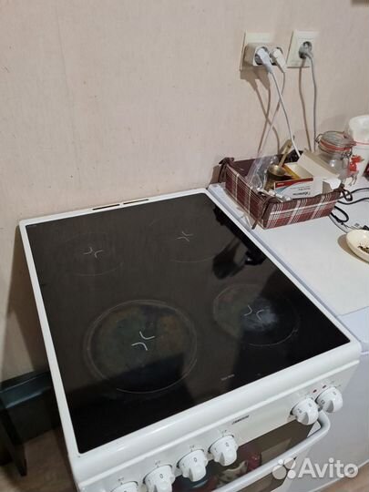 Электрическая плита (50-55 см) Zanussi ZCV561NW