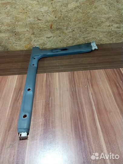 Накладка левой средней стойки Toyota land cruiser