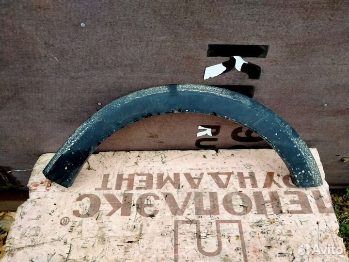 Накладка переднего крыла правого Renault Sandero 2