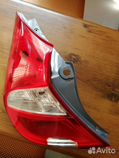Продам заднюю левую фару Hyundai Solaris hatchback