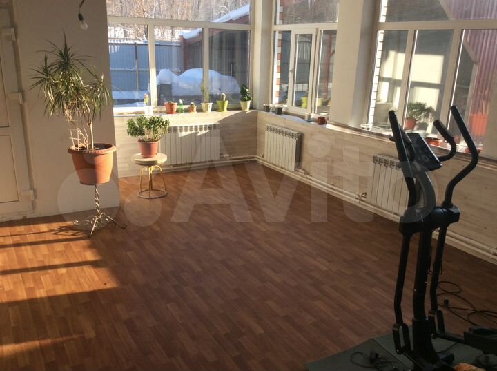 Коттедж 280 м² на участке 8 сот.