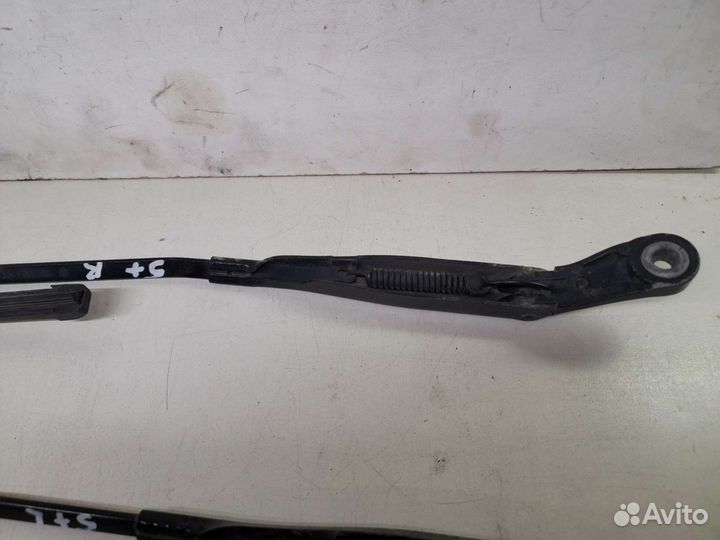 Левый поводок дворника VW Passat B5 GT 2001-2005