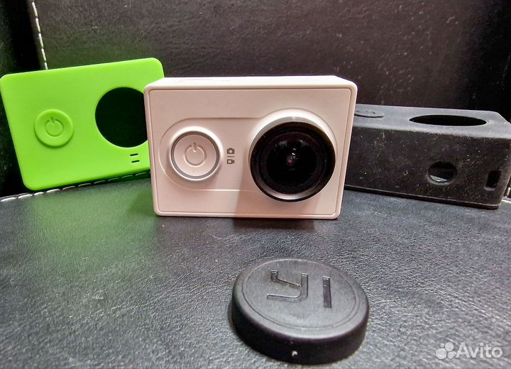 Экшн камера Yi Action camera basic белая