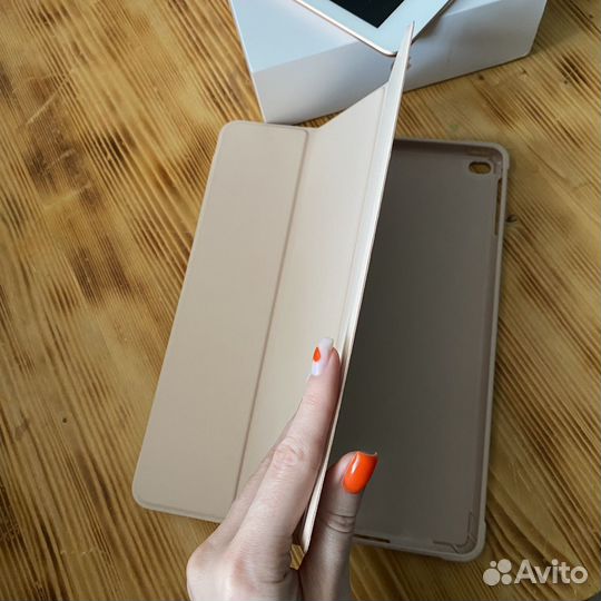 Планшет Apple iPad 9.7 2018 RU 32 гб Wi-Fi золотой