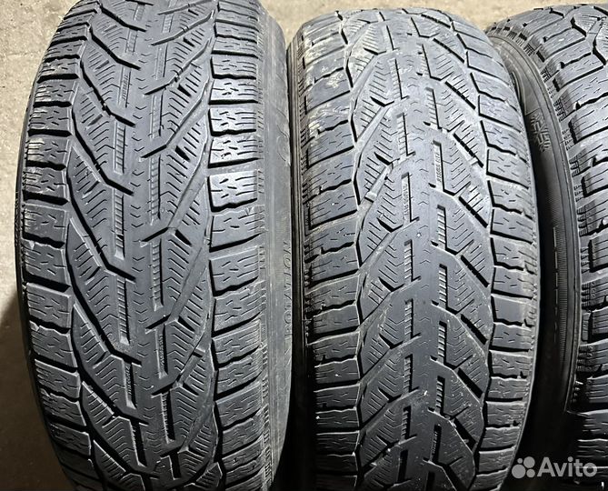 Kormoran Snow 215/55 R17 98V