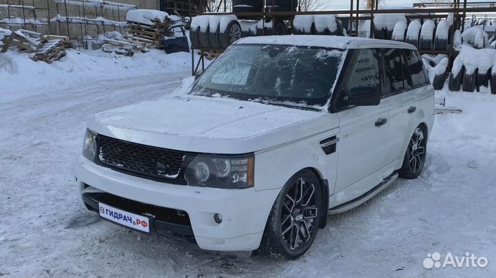 Накладка стойки задняя левая наружная Land Rover R