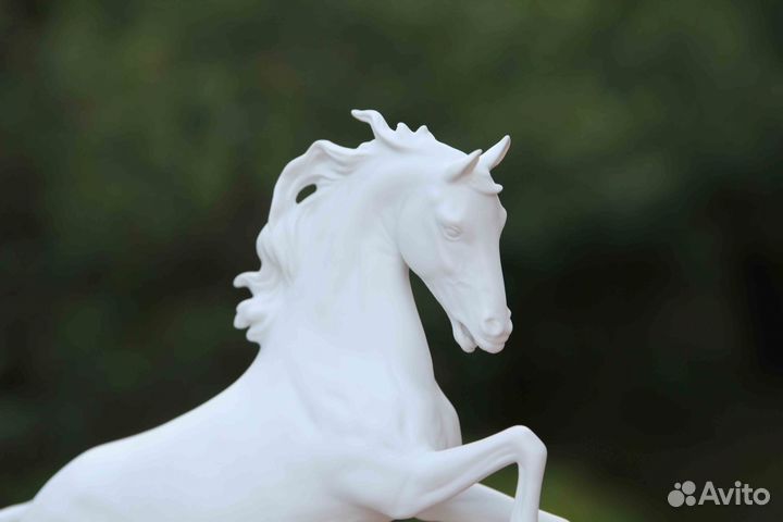 Фарфоровая статуэтка 