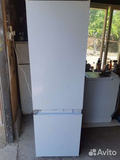 Холодильник встройка