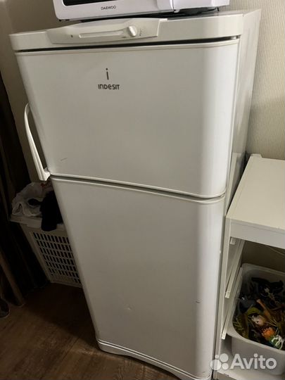 Холодильник бу Indesit R27G.015