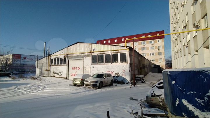 Здание с земельным участком на Московском шоссе
