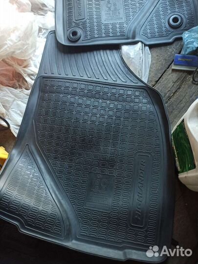 Продам оригинальные коврики Тойота Хайлендер