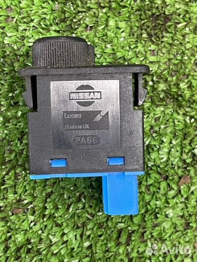 Кнопка корректора зеркал Nissan Primera P12
